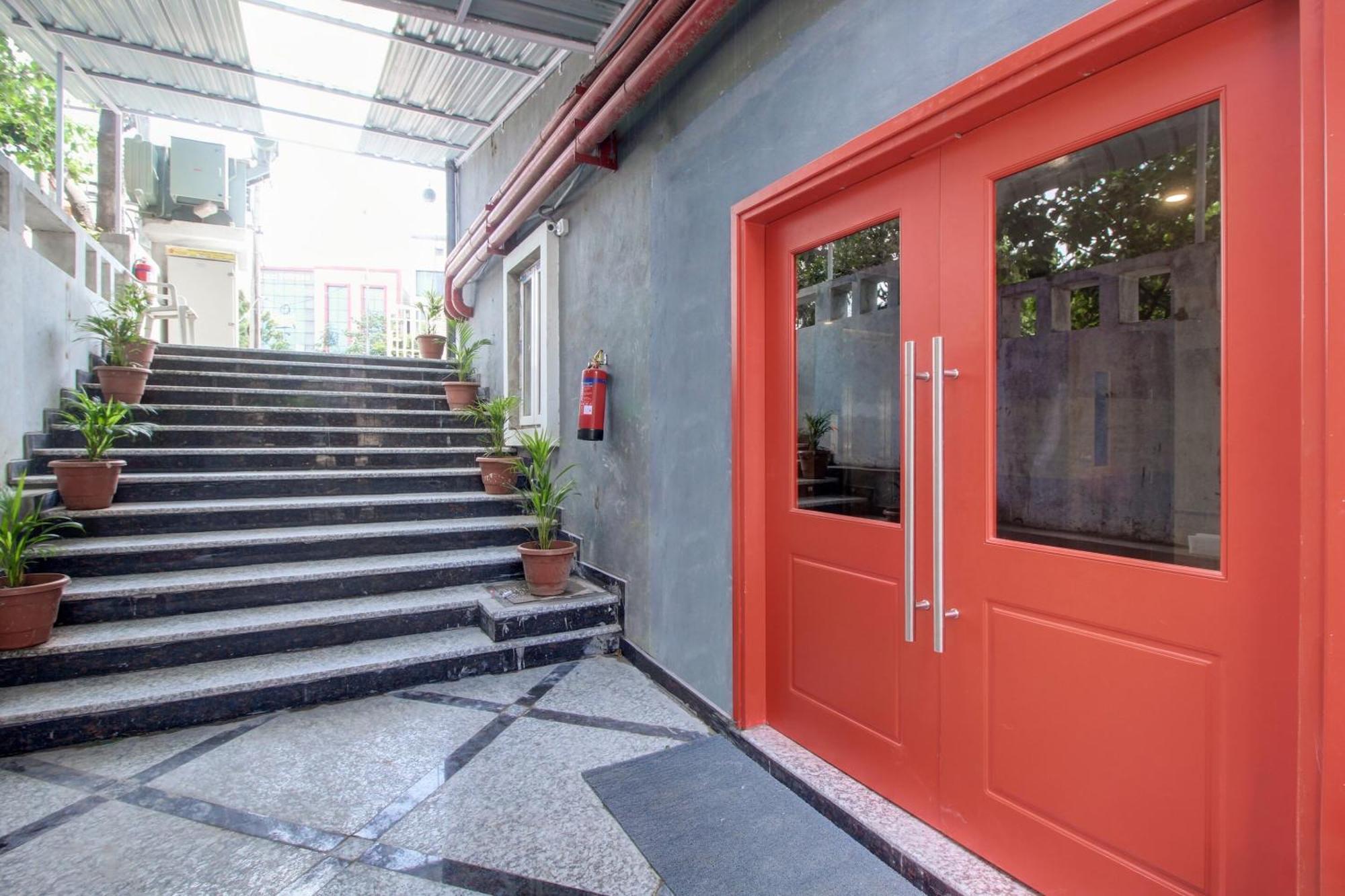 Super Townhouse Rcc Majestic 397 Lb Nagar Hotel Hyderabad Exterior photo
