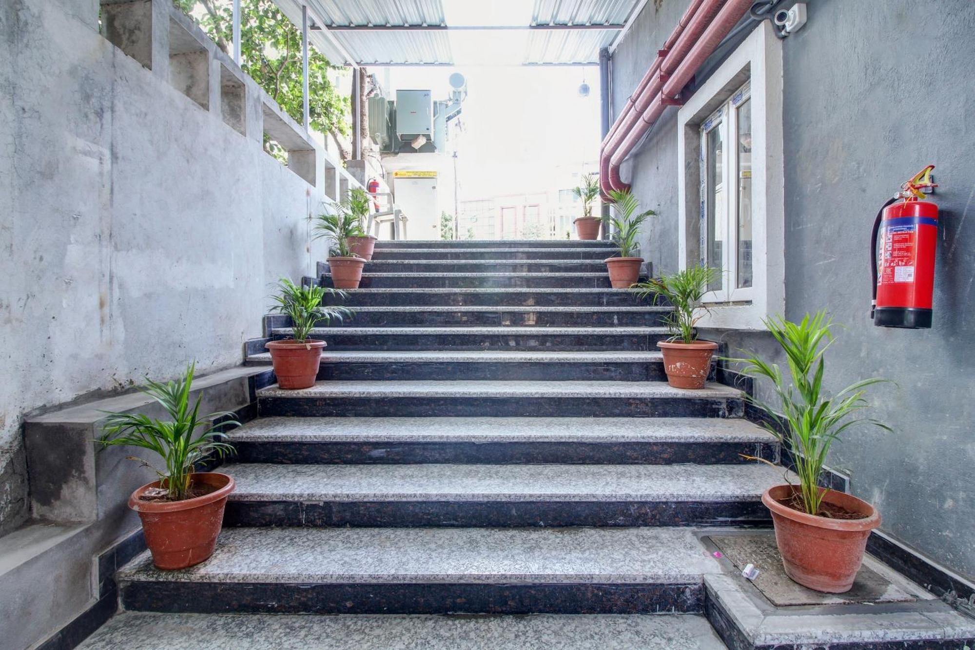 Super Townhouse Rcc Majestic 397 Lb Nagar Hotel Hyderabad Exterior photo