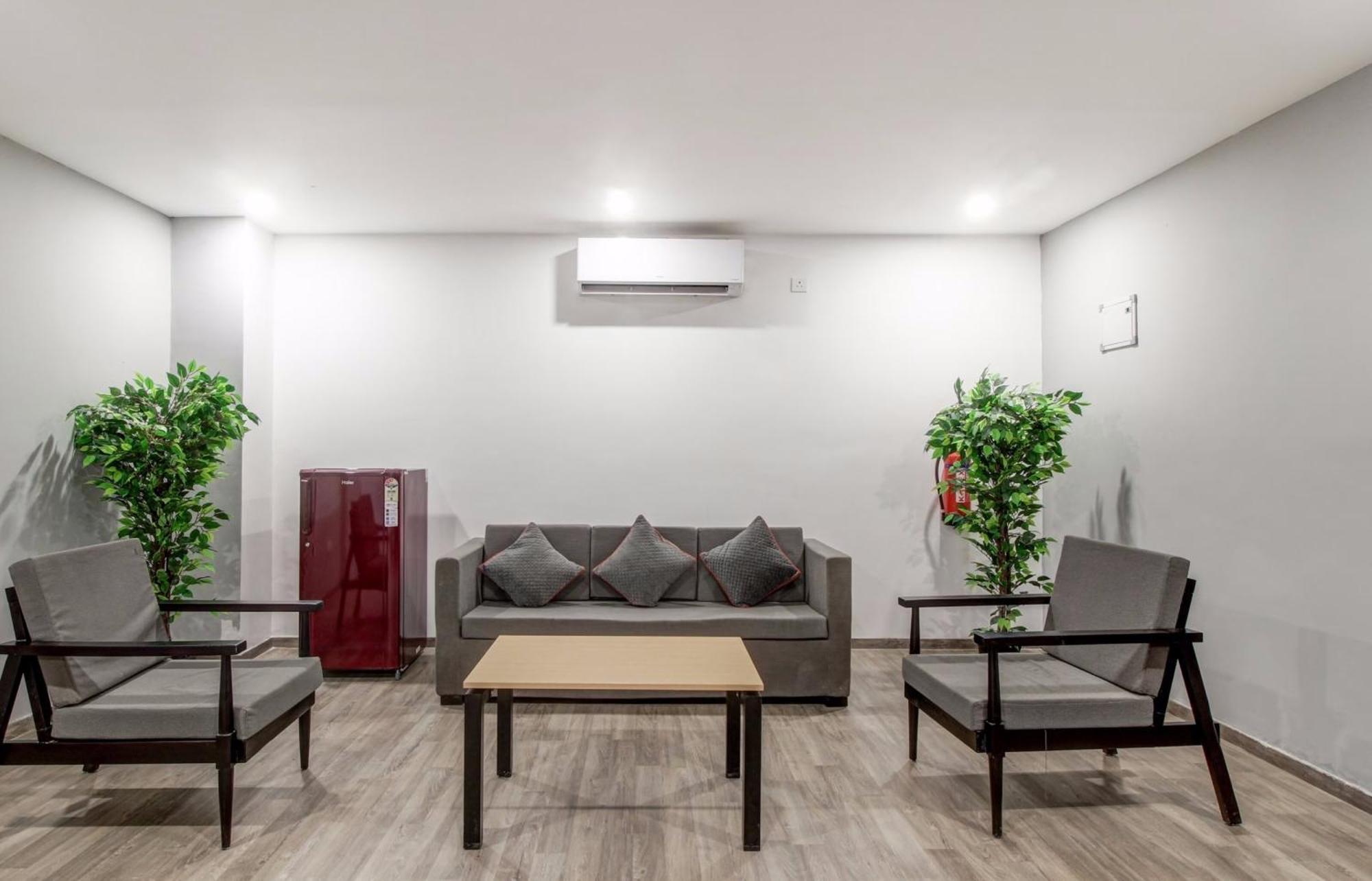 Super Townhouse Rcc Majestic 397 Lb Nagar Hotel Hyderabad Exterior photo