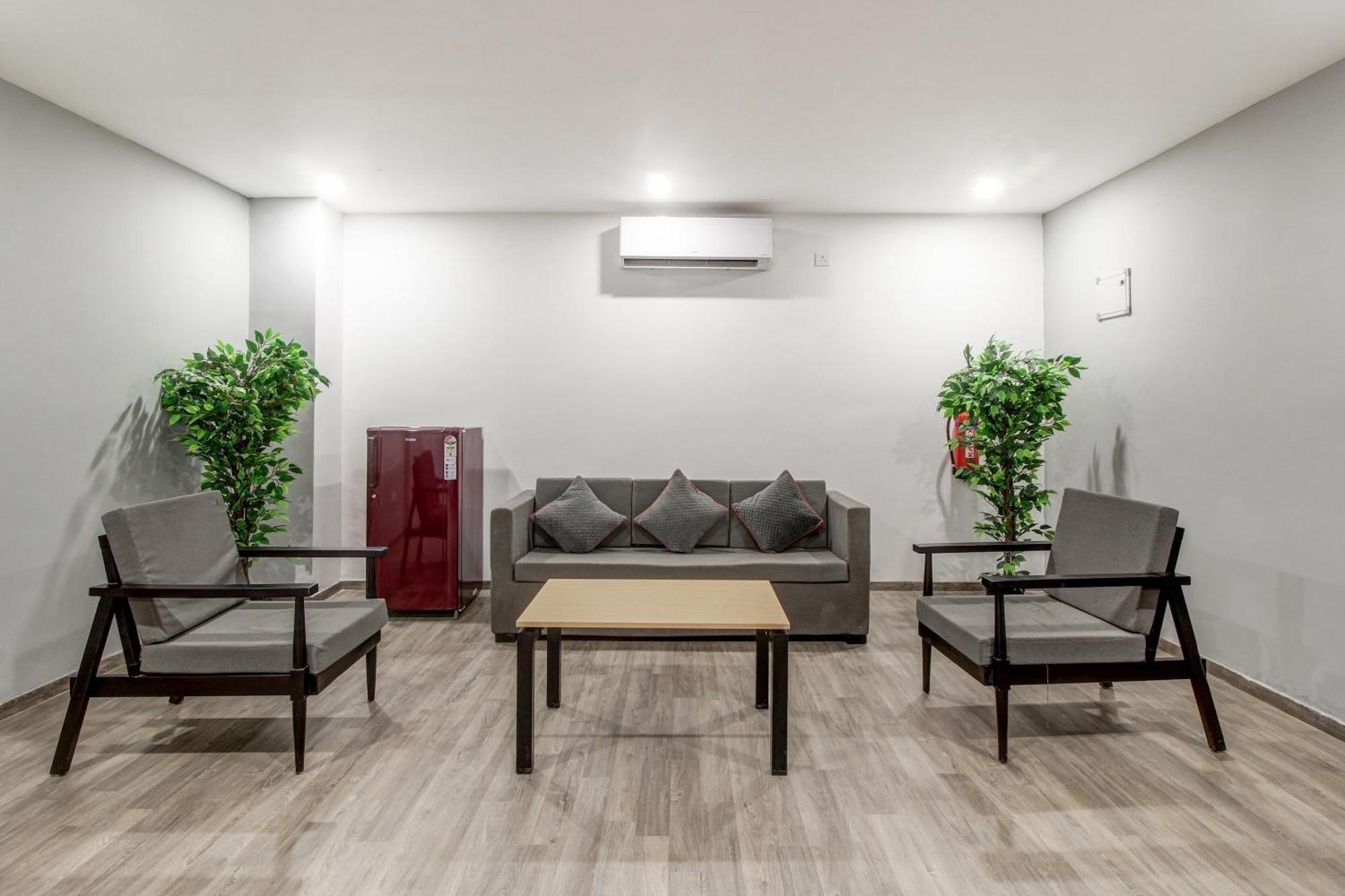 Super Townhouse Rcc Majestic 397 Lb Nagar Hotel Hyderabad Exterior photo